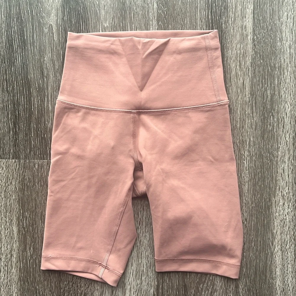 Lululemon Wunder Train High Rise Short 8